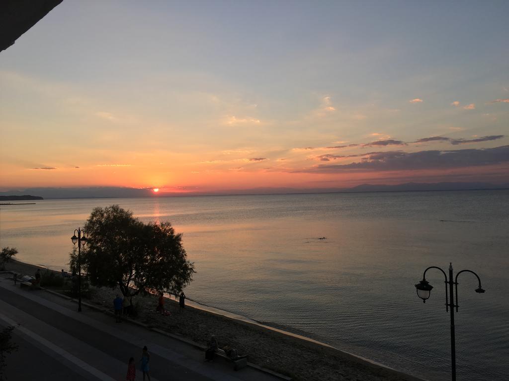 Metaxa Seafront Apartment Peraía Eksteriør bilde